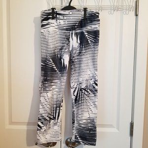 Gap GFast High Rise Capris Black & White Medium